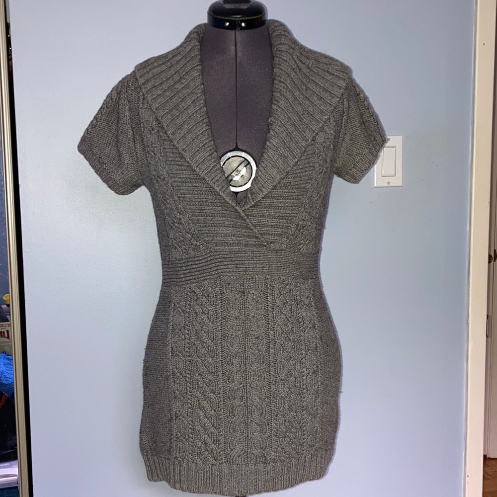 BANANA REPUBLIC gorgeous fall/winter mid-thigh length sweater. EUC, size Small